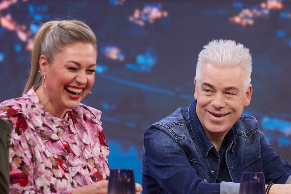 Rätsel-Spaß im Bayern-Quiz: Ruth Moschner (49, l.) und Michael Mittermeier (59) sind Teil des Rate-Panels im Bayern-Quiz.