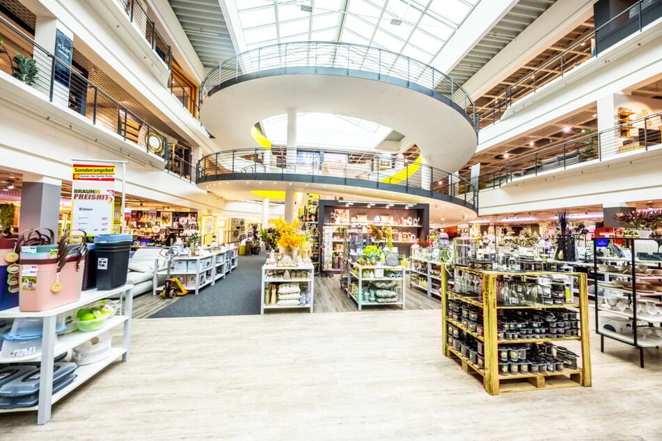 Braun Möbel feiert großes Jubiläum in Homburg Einöd – mit verkaufsoffenem Sonntag (4.1.).