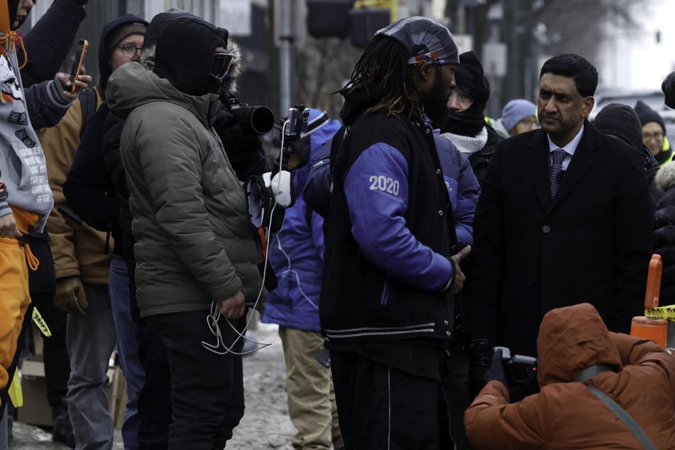 Ro Khanna meets with Minneapolis protesters as calls grow for end to ICE terror