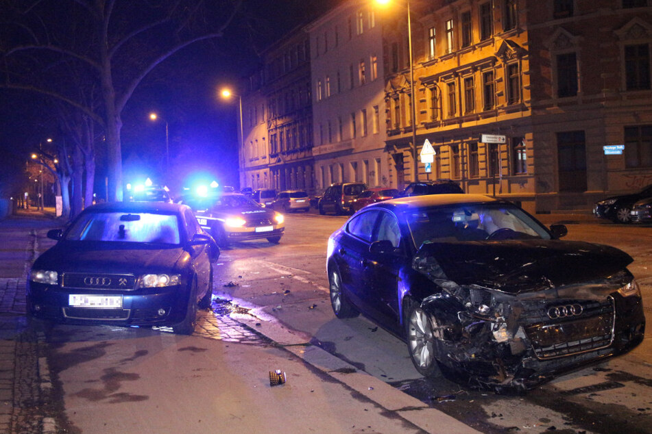 Rechts im Bild zu sehen: Der Audi des 44-Jährigen. Linker Hand befindet sich der Audi A4, den der Mann zuerst weggerammt hatte.