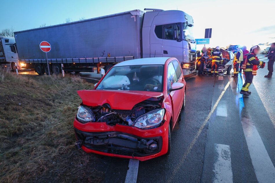 Auch dieses Auto war in den Unfall verwickelt - die Airbags sprangen auf.