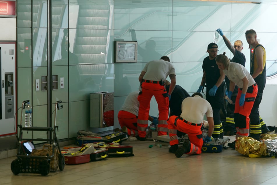 Der Rettungsdienst versuchte alles, um den Mann zu retten, doch er verstarb noch vor Ort.