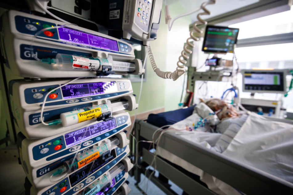 Die Verlegungen sollen verhindern, dass dringend behandlungsbedürftige Patienten wegen Überlastung der bayerischen Intensivmedizin nur noch unzureichend oder gar nicht mehr versorgt werden können.