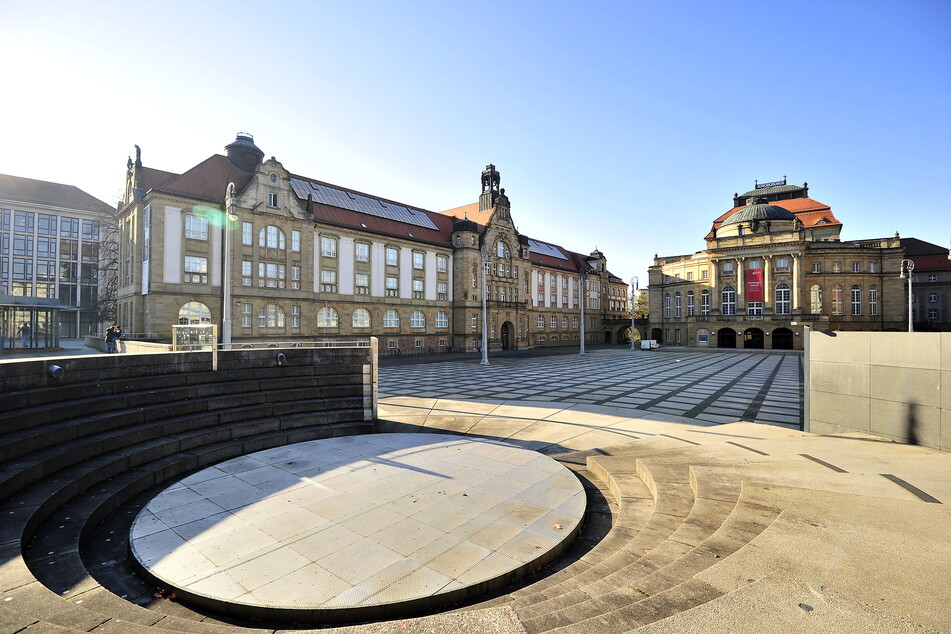 Die Chemnitzer Kunstsammlungen und das Opernhaus hätten jetzt eigentlich ihre herbstliche Hoch-Phase. Die fällt nun aus.