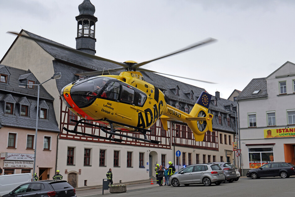 Bei dem Unfall war auch ein Rettungshubschrauber im Einsatz, der auf dem Lichtensteiner Altmarkt landen musste.