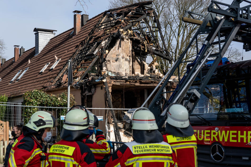 Nach Explosion in Reihenhaus: Suche nach Vermisster geht weiter