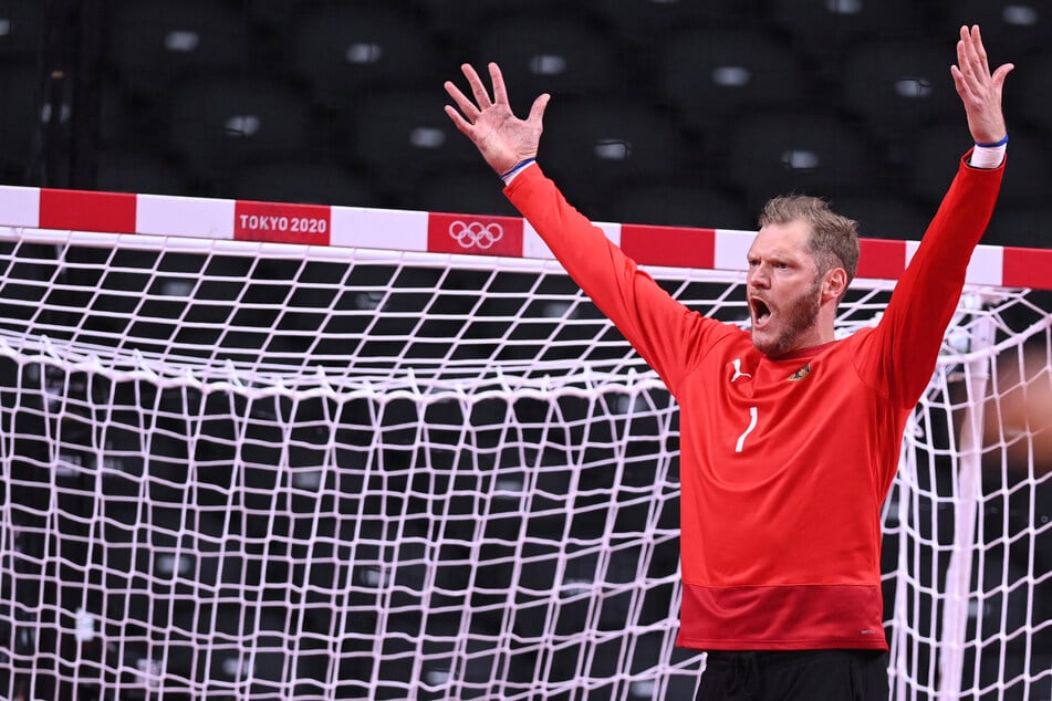 Der deutsche Handball-Torhüter Johannes Bitter (42) hat sein Karriereende bekannt gegeben.