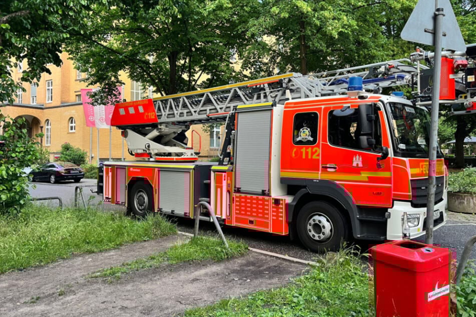 Die Kameraden verschafften sich einen Überblick über die Situation. Ein Sprecher erklärte, dass "leichter Brandgeruch" festgestellt worden war.