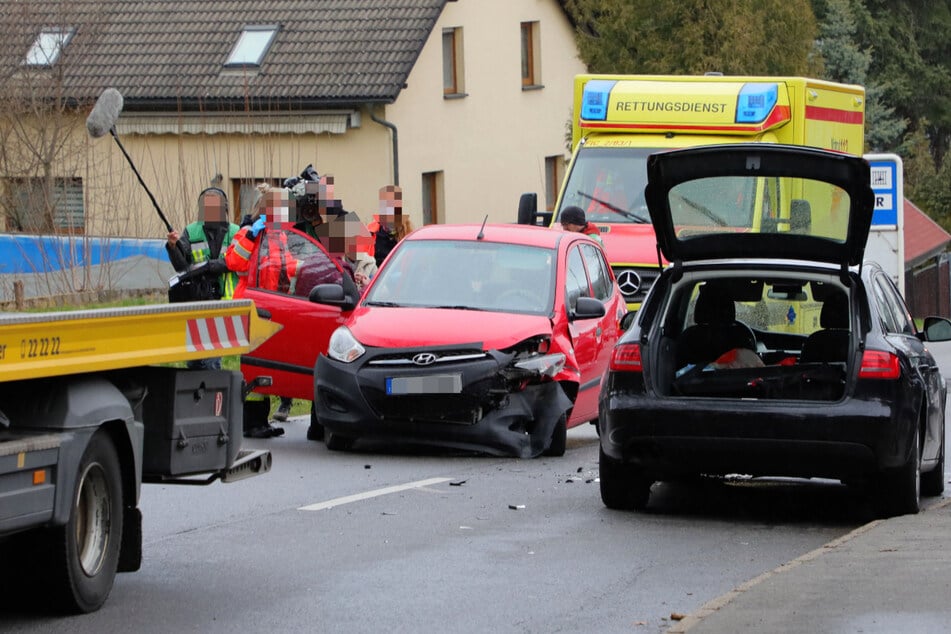 Crash in Chemnitz: Hyundai und Audi krachen frontal zusammen