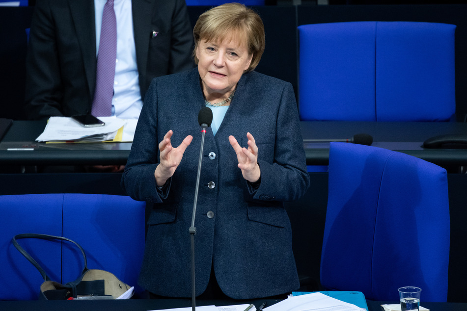 Bundeskanzlerin Merkel (CDU) hofft, dass mit genügend Impfungen schnellstmöglich eine "Herdenimmunität" entsteht.