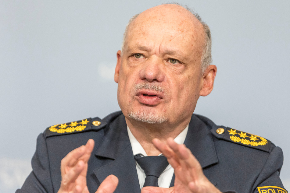 Polizeiinspekteur Petric Kleine (61) kann sich den sprunghaften Anstieg der Zahlen bei Fahrerflucht nicht erklären.