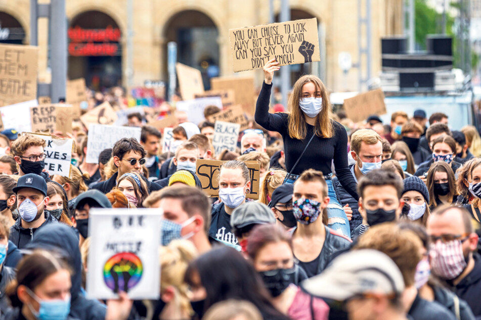 Die Linken vermissten Kretschmer auch bei den Demos gegen Rassismus am Wochenende. Bei "Herz statt Hetze" war er aber zum Beispiel.
