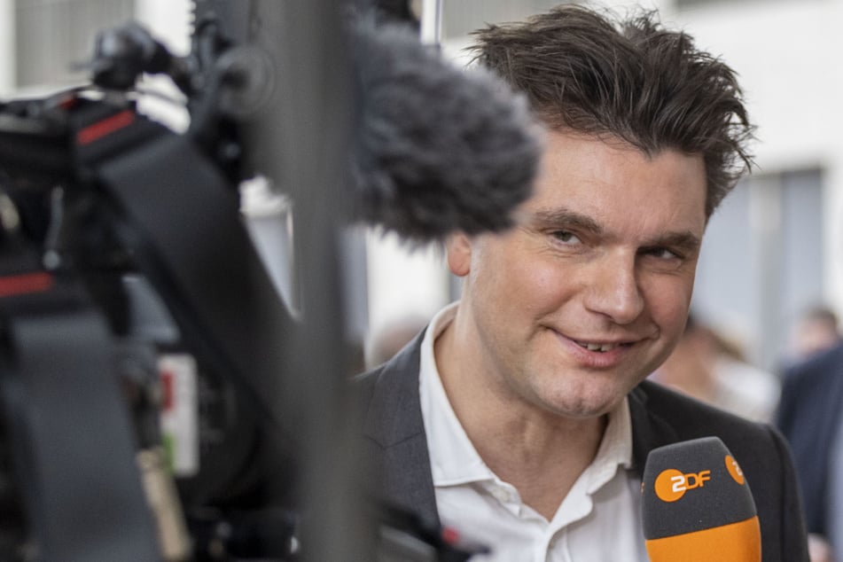 ZDF-Moderator packt über sein Coming-out aus: "Habe mich nie vor eine Gruppe gestellt und es verkündet"