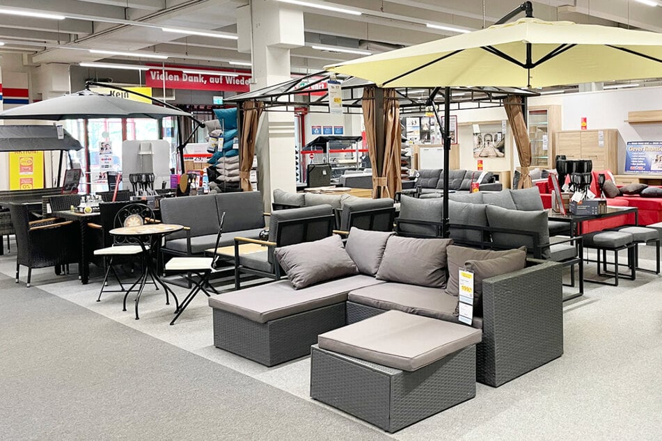 Zum verkaufsoffenen Sonntag (9.11.) schenkt ROLLER Kunden bis zu 700 Euro beim Möbelkauf.¹