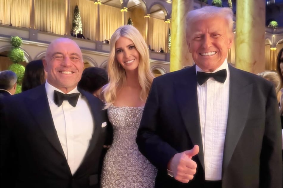 Donald Trump's (r.) daughter Ivanka (c.) shared a photo of him with podcaster Joe Rogan.