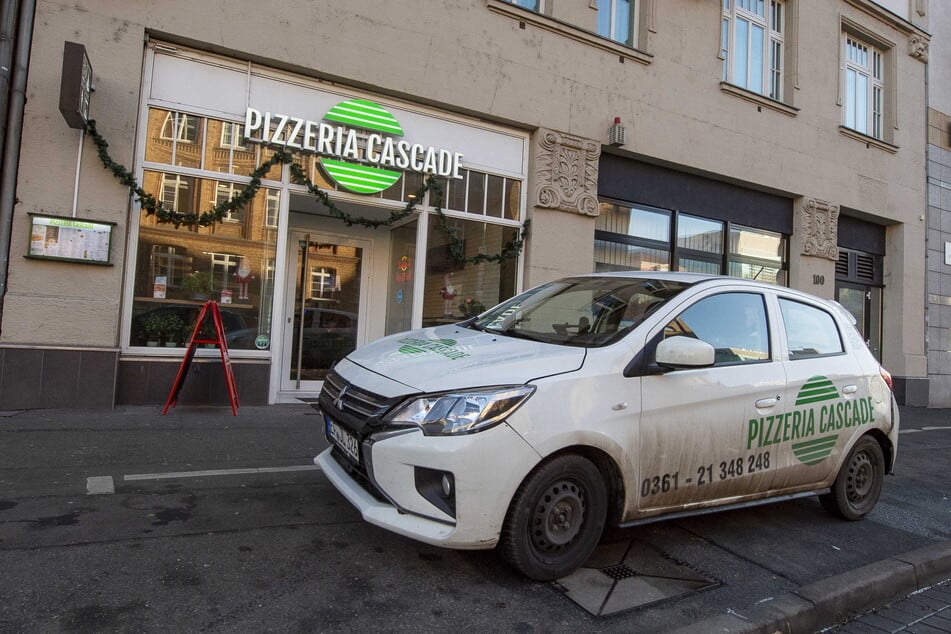 Steht wieder vor der Pizzeria: der am 12. Januar geklaute und später in Leipzig sichergestellte Mitsubishi Space Star.