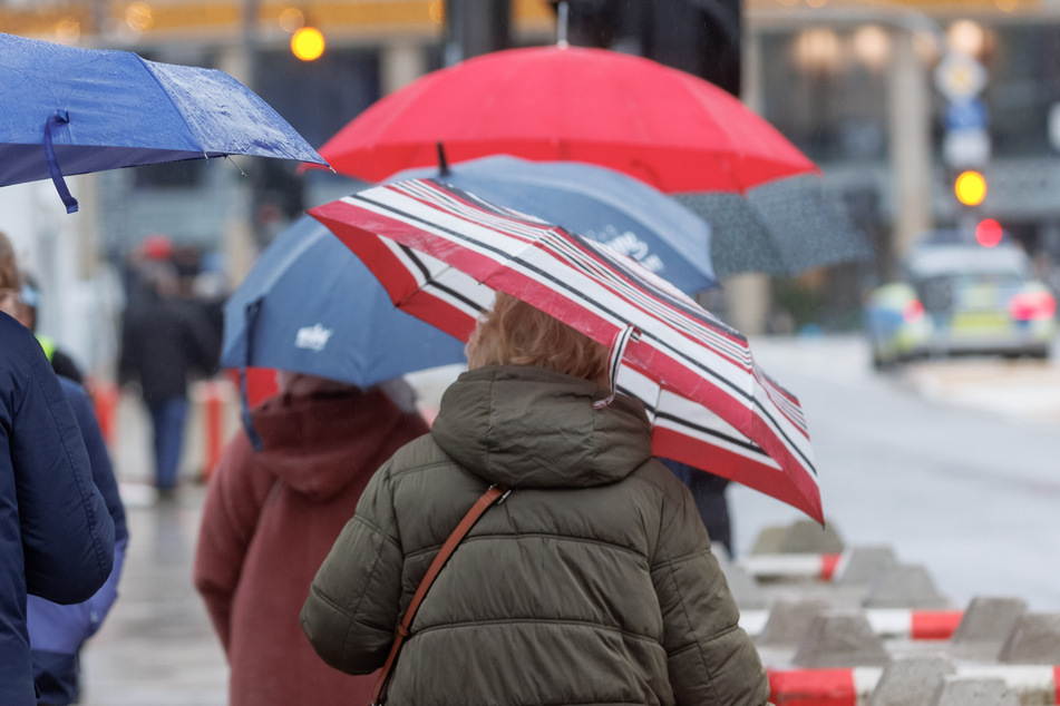 Der Regenschirm wird am 3. Adventswochenende zum ständigen Begleiter.