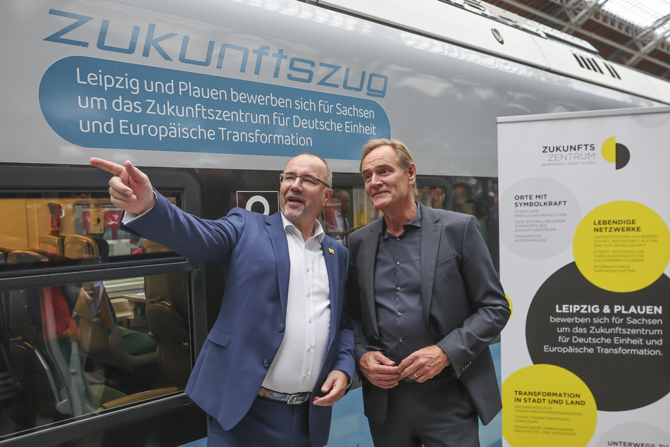 Steffen Zenner (l., 53, CDU) und Burkhard Jung (64, SPD), die Bürgermeister der Städte Plauen und Leipzig, die sich gemeinsam um das Zukunftszentrum Deutsche Einheit und Europäische Transformation bewerben.