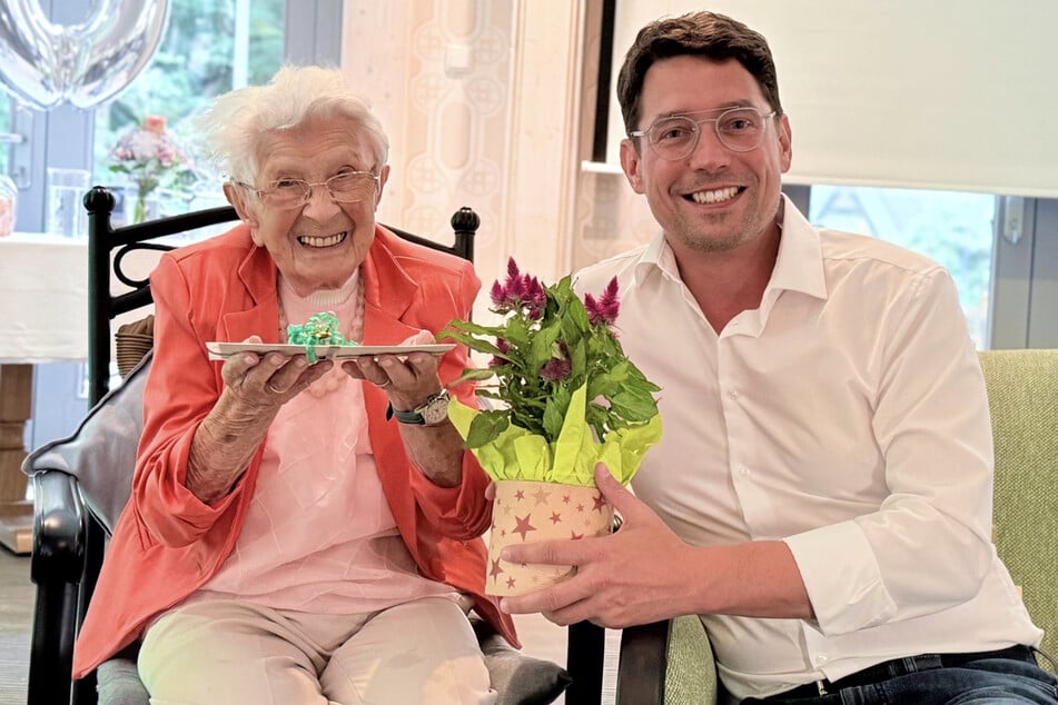 Altenburgs Oberbürgermeister André Neumann (48) hatte Gerda Metze zu ihrem 110. Geburtstag im vergangenen Jahr persönlich gratuliert.