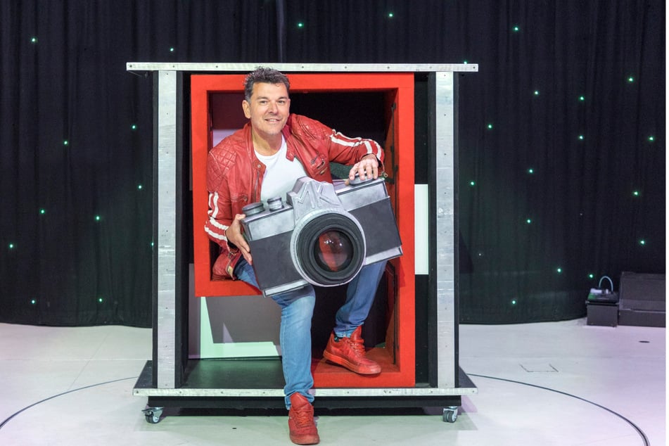 Magier Kylian verspricht eine zauberhafte wie auch lustige Dinnershow im "Petit Cabaret".