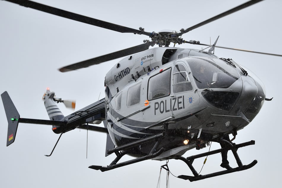 Es kam unter anderem ein Polizei-Hubschrauber zum Einsatz, wie aus Angaben der Beamten hervorging. (Symbolbild)