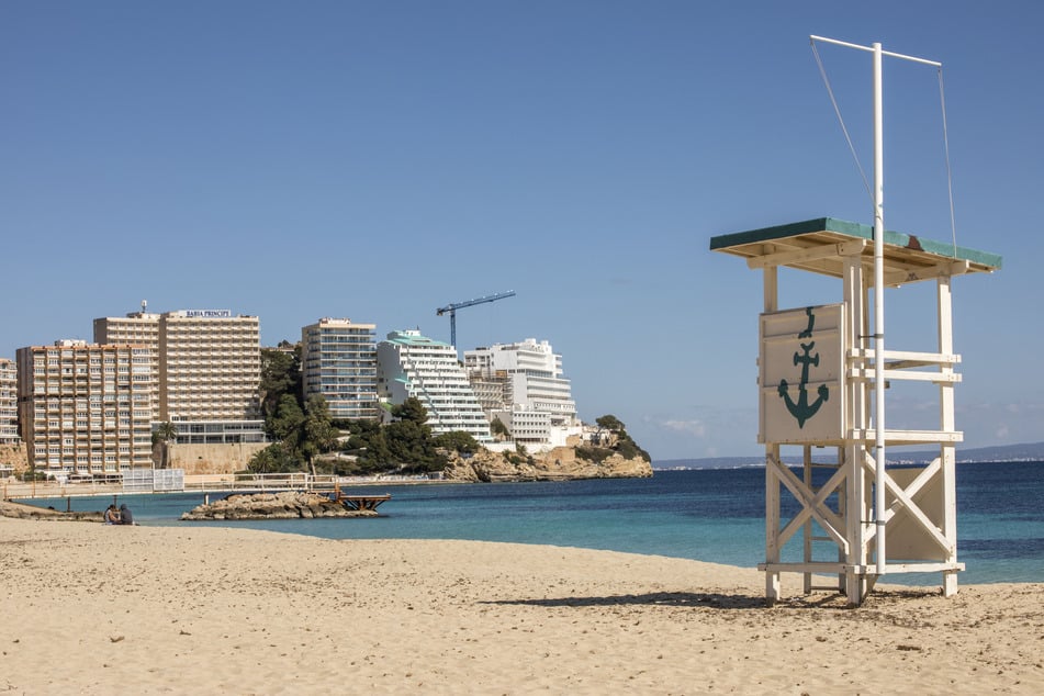 Ein leerer Strand auf Mallorca.