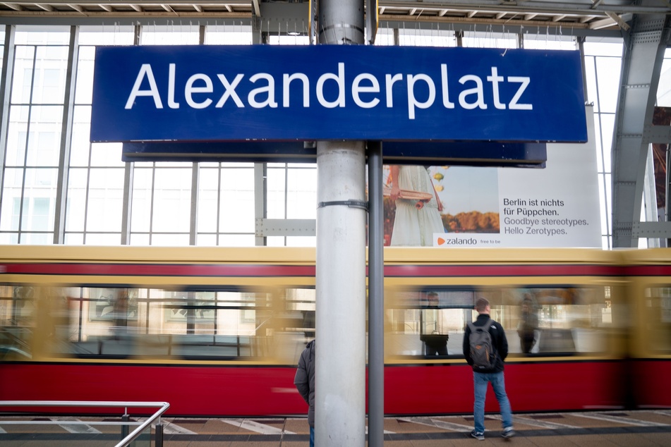 Notarzteinsatz und Stromausfall: Chaos bei der Berliner S-Bahn