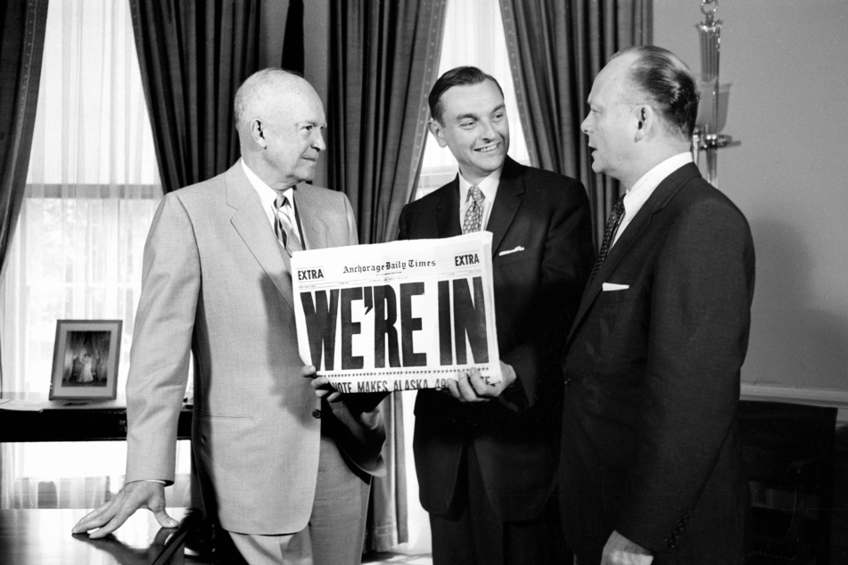 From l. to r.: US President Dwight D. Eisenhower with Territorial Governor of Alaska Mike Stepovich and Secretary of the Interior Fred A. Seaton during the signing of the Alaska Statehood Bill on July 7, 1958.