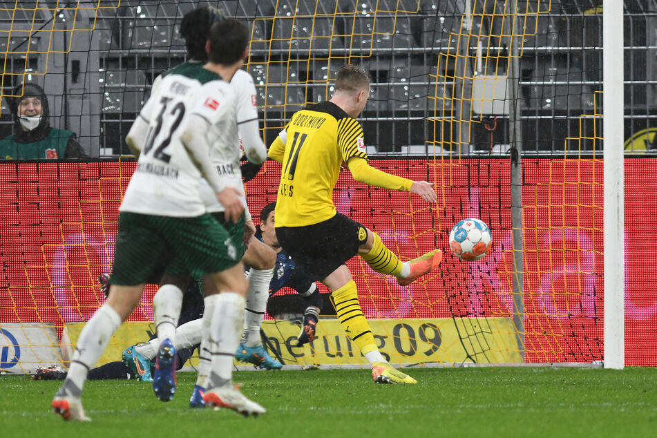 Aus zentraler Position staubte BVB-Kapitän Marco Reus zur 1:0-Führung ab und brachte die Schwarz-Gelben damit früh auf die Siegerstraße.