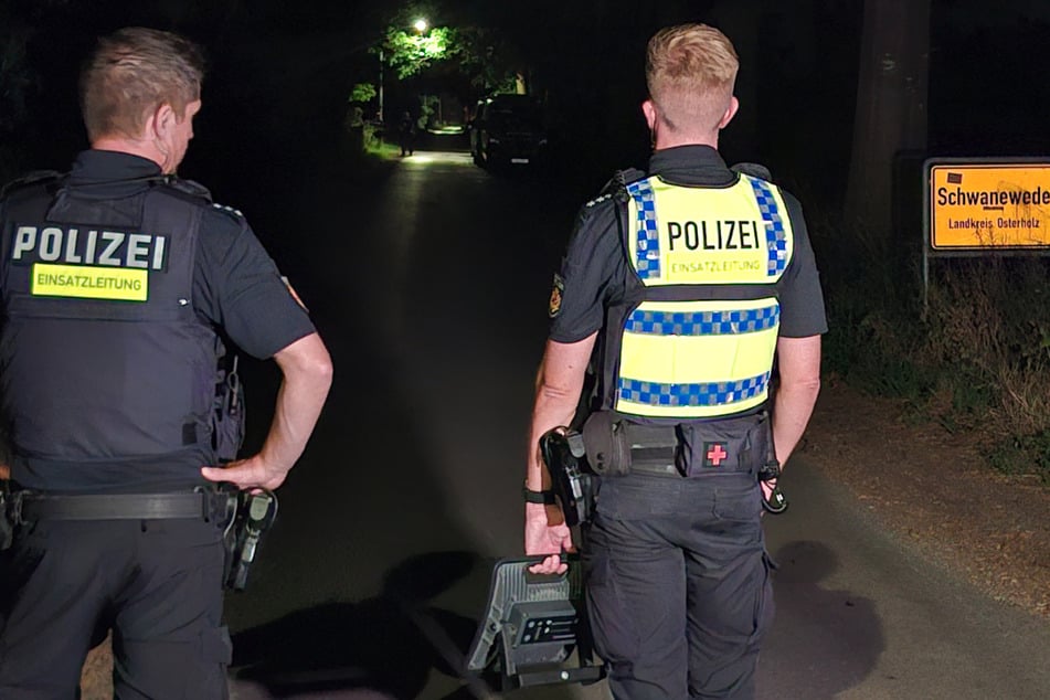 Er soll einem Kind (2) die Eltern genommen haben: 22-Jähriger im Gefängnis, Motiv sorgt für Rätsel