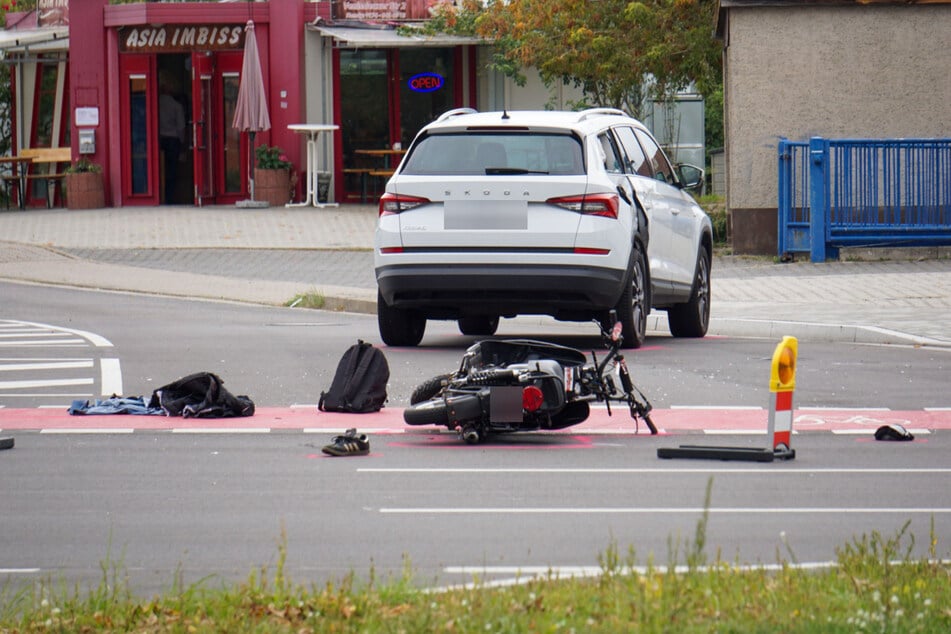 ... und einem Škoda gekommen. Der 18-Jährige wurde dabei schwer verletzt.