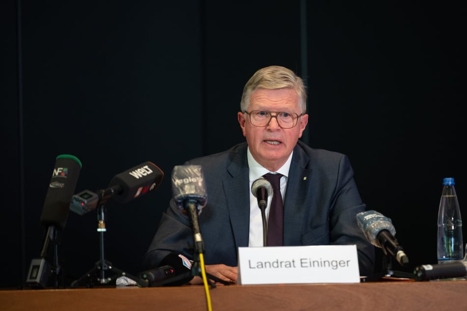 Esslingens Landrat Heinz Eininger am Donnerstag während der Pressekonferenz.