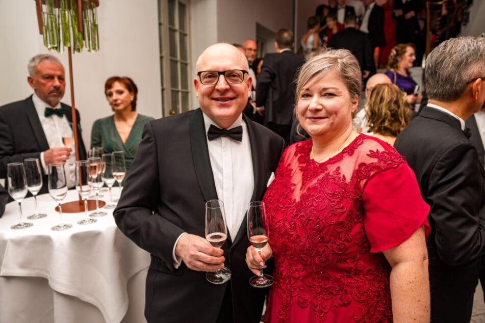 Der Chemnitzer OB Sven Schulze (52, SPD, l.) machte sich mit seiner Partnerin Antje Döbler (48) einen schönen Abend.
