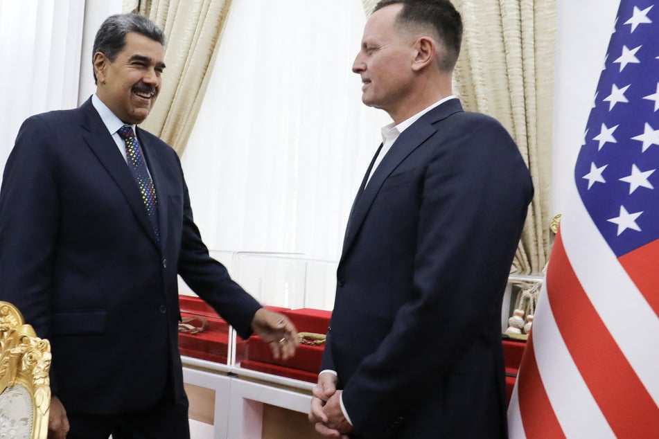 A handout picture released by Venezuela's Presidency shows Venezuela's President Nicolas Maduro (l.) speaking with US President Donald Trump's special envoy Richard Grenell (r.) at Miraflores presidential palace in Caracas on Friday.