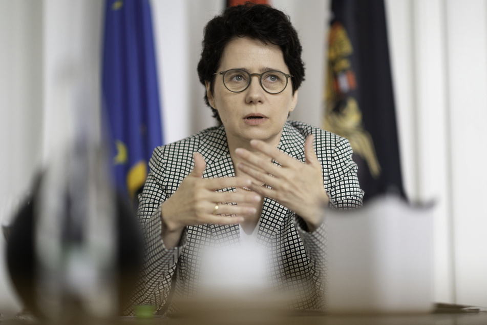 Die neue Justizministerin von Baden-Württemberg, Marion Gentges (50, CDU), nimmt an einem Gespräch mit der Deutschen Presse-Agentur teil. Sie ist gegen Videoübertragungen aus Gerichtssälen, zumindest bei Strafprozessen.