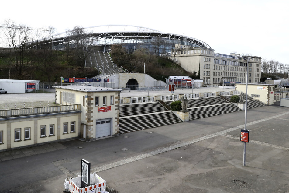So soll Leipzigs Stadionvorplatz künftig nicht mehr aussehen! Ab kommendem Montag will die Stadtverwaltung das Areal in zwei Abschnitten sanieren. (Archivbild)