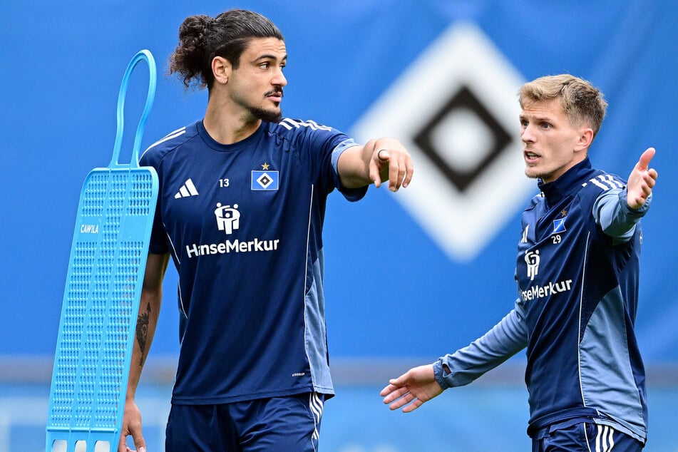 Emir Sahiti (27, r) hat beim HSV keine Zukunft mehr und soll den Verein verlassen.