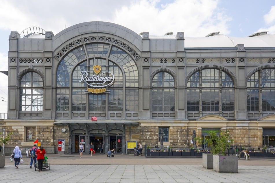 Der Streit eskalierte vor dem Eingang des Hauptbahnhofs.