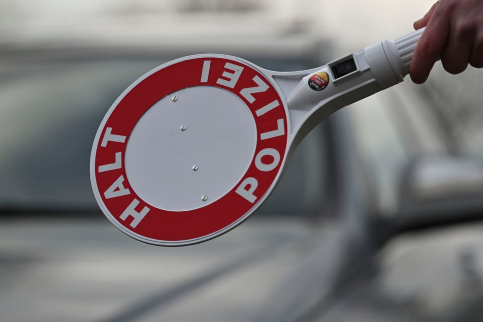 Zweimal in einer Nacht erwischt: 18-Jähriger fährt berauscht Auto