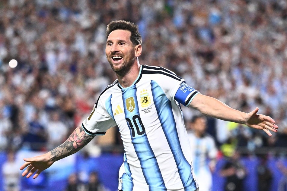 Lionel Messi schoss in der Nacht drei Tore für Argentinien und stellte damit den WM-Toreekord von Miroslav Klose (16 Treffer) ein.