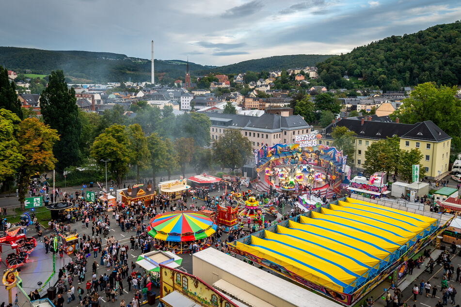Blick vom Riesenrad über den "Tag der Sachsen 2023". Laut Veranstaltern besuchten 150 000 Gäste das Event.
