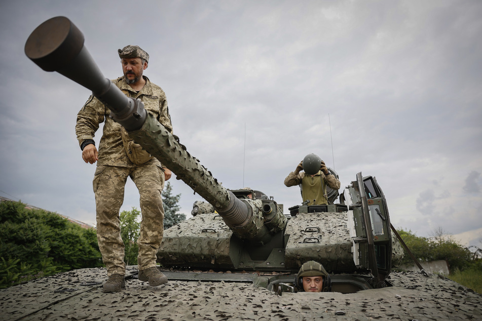 Wegen des unerwarteten russischen Angriffskriegs gegen die Ukraine reichen diese Mittel aber bei weitem nicht aus. Allein für Hilfen für die ukrainischen Streitkräfte wurden so bis zuletzt bereits rund 5,6 Milliarden Euro freigegeben.