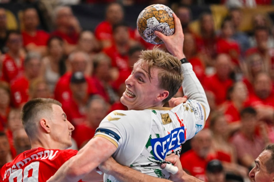 Nach drei Minuten musste SC Magdeburgs Gisli Kristjansson (25) verletzt das Spiel verlassen. (Archivbild)