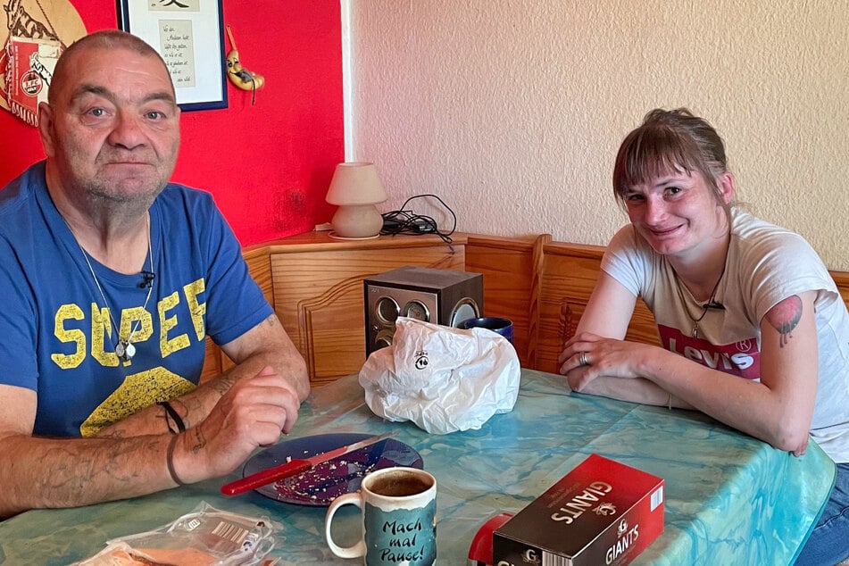 Heute ist Carola mit Lothar (63) zusammen, lebt mit ihm in seiner Hochhaus-Wohnung in Kölnberg.