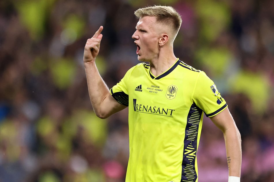 Krallt sich Eintracht Frankfurt im Sommer den englischen Stürmer Sam Surridge (27)?