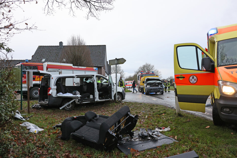 Elf Menschen wurden bei dem Unfall in Westerstede verletzt.