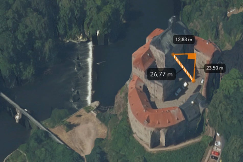 Plant Ihr eine Feier im Burghof? Mithilfe des Zwillings lässt er sich vermessen.