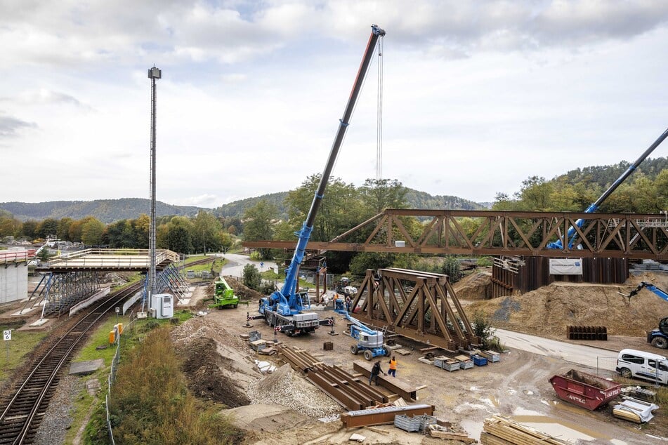 Die Kosten für die Baumaßnahmen liegen bei rund 10 Millionen Euro. Der Bund zahlt, weil eine Bundesstraße betroffen ist.