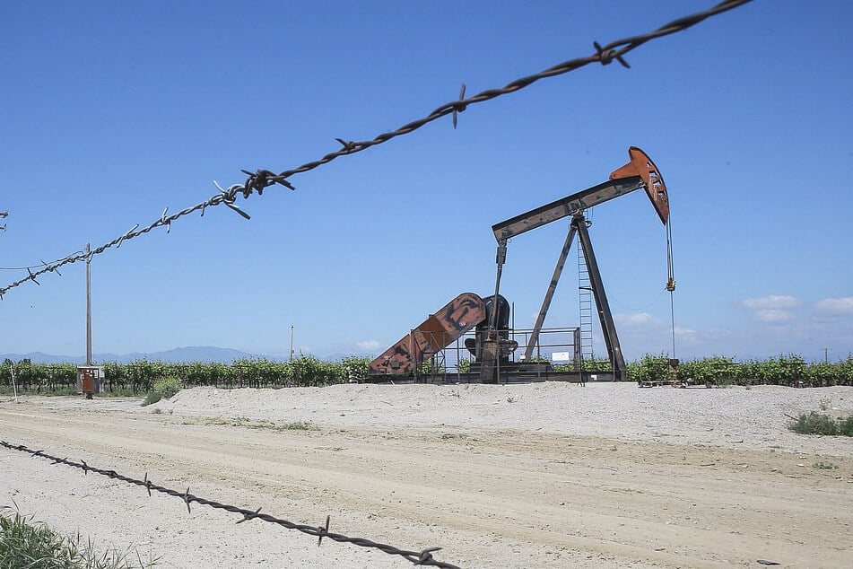 Los Angeles wants to end black gold rush with ban on oil drilling