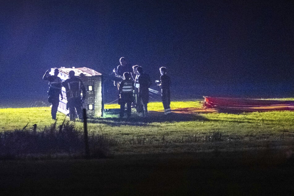Zahlreiche Einsatzkräfte rasten zum Absturzort.